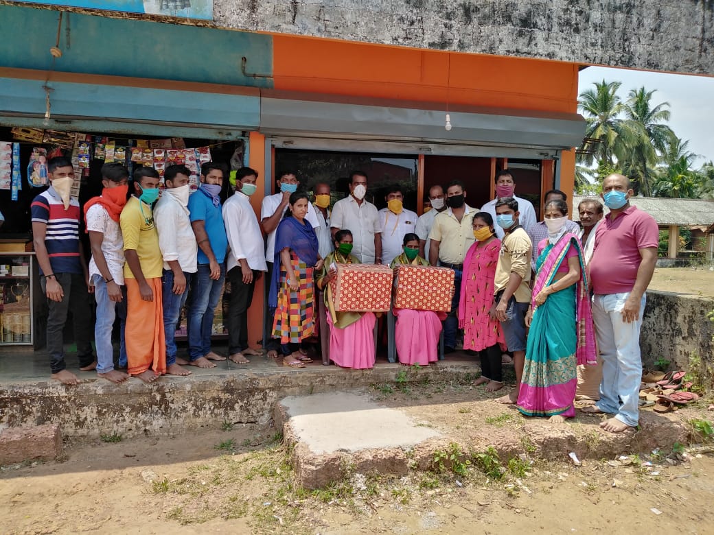 ವೈಯಕ್ತಿಕ ಅಂತರ ಕಾಪಾಡದ ಶಾಸಕ ಉಮಾನಾಥ ಕೋಟ್ಯಾನ್ ನೇತೃತ್ವದ ಕಾರ್ಯಕ್ರಮ