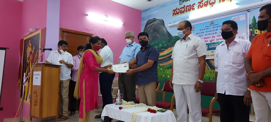 ಹೊಲಿಗೆ ಯಂತ್ರ ವಿತರಣೆ