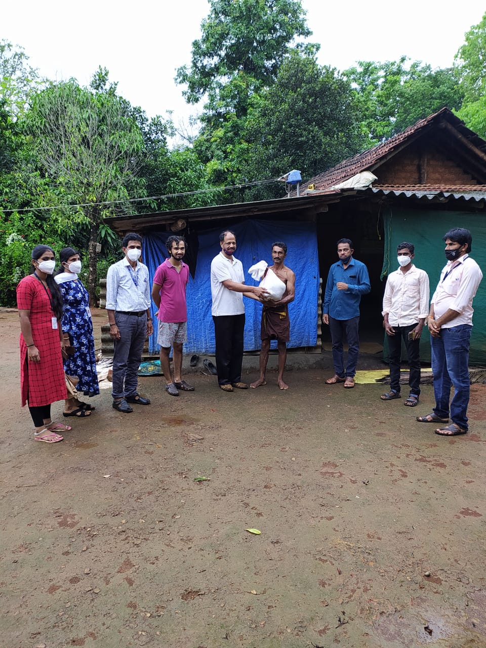 ಮಿಡಿದ ಮಾನವ ಹೃದಯದಿಂದ ಅಶಕ್ತರಿಗೆ ಸಹಾಯಹಸ್ತ