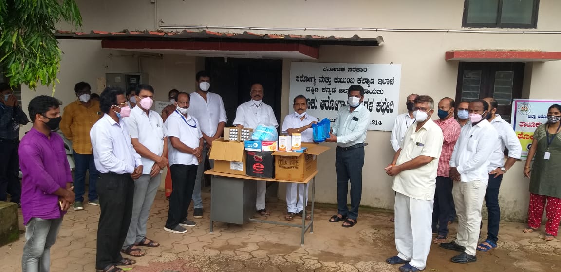 ಮಾಜಿ ಪ್ರಧಾನಿ ರಾಜೀವ್ ಗಾಂಧಿ 30ನೇ ಪುಣ್ಯಸ್ಮೃತಿ ಮಾಸ್ಕ್ ಸರಿಸಿ ಭಾಗವಹಿಸಿದ ಹಿರಿಯ ನಾಯಕರು