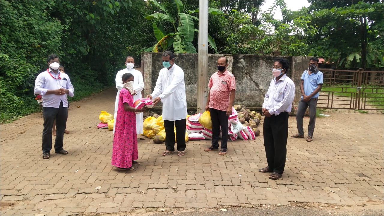 ಸುದೆಮುಗೇರು ಕಾಲನಿ ನಿವಾಸಿಗರಿಗೆ ಆಹಾರ ಕಿಟ್ ವಿತರಣೆ