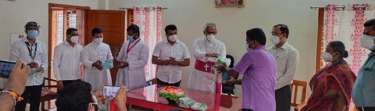 ಆರೋಗ್ಯ ಕಾರ್ಯಕರ್ತರ ಸೇವೆ ಶ್ಲಾಘನೀಯ-ವಂl ಬಿಷಪ್