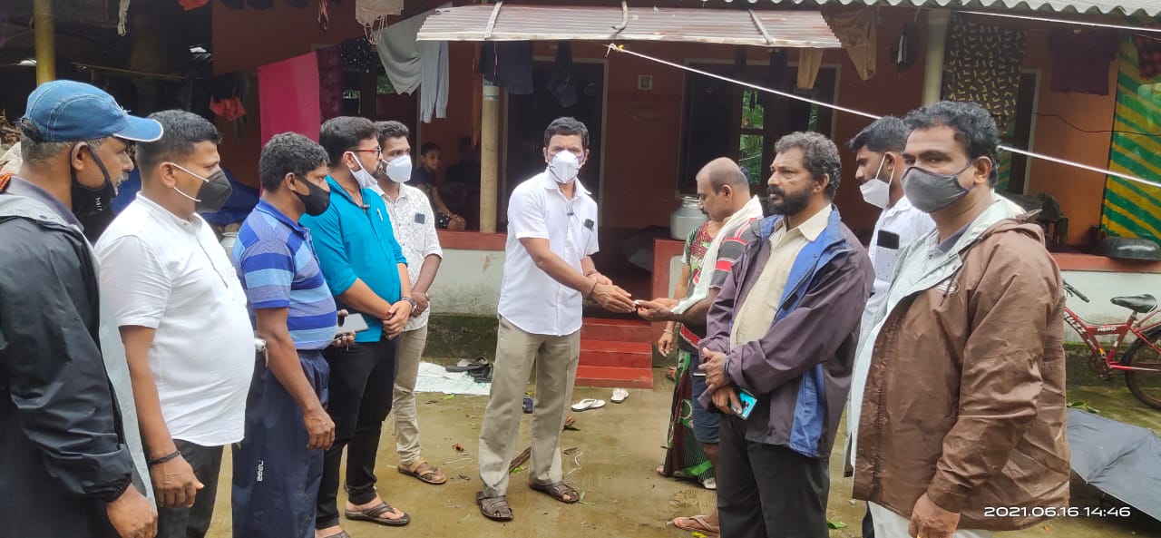 ಪಾಂಗಳ ಮಳೆಯಿಂದ ಹಾನಿಗೊಳಗಾದ ಮನೆಗಳಿಗೆ ಶಾಸಕ ಹರೀಶ್ ಪೂಂಜ ನೆರವು