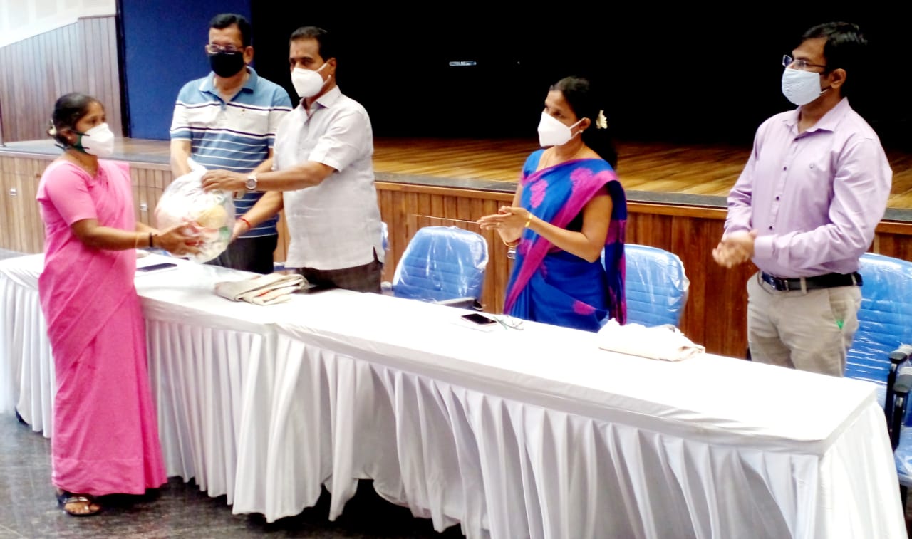 ಗ್ರಾ.ಪಂ. ಗಳಿಗೆ ವೈದ್ಯಕೀಯ ಸಲಕರಣೆ ಕಿಟ್ ಮತ್ತು ಆಶಾ ಕಾರ್ಯಕರ್ತೆಯರಿಗೆ ದಿನಸಿ ಕಿಟ್ ವಿತರಣೆ