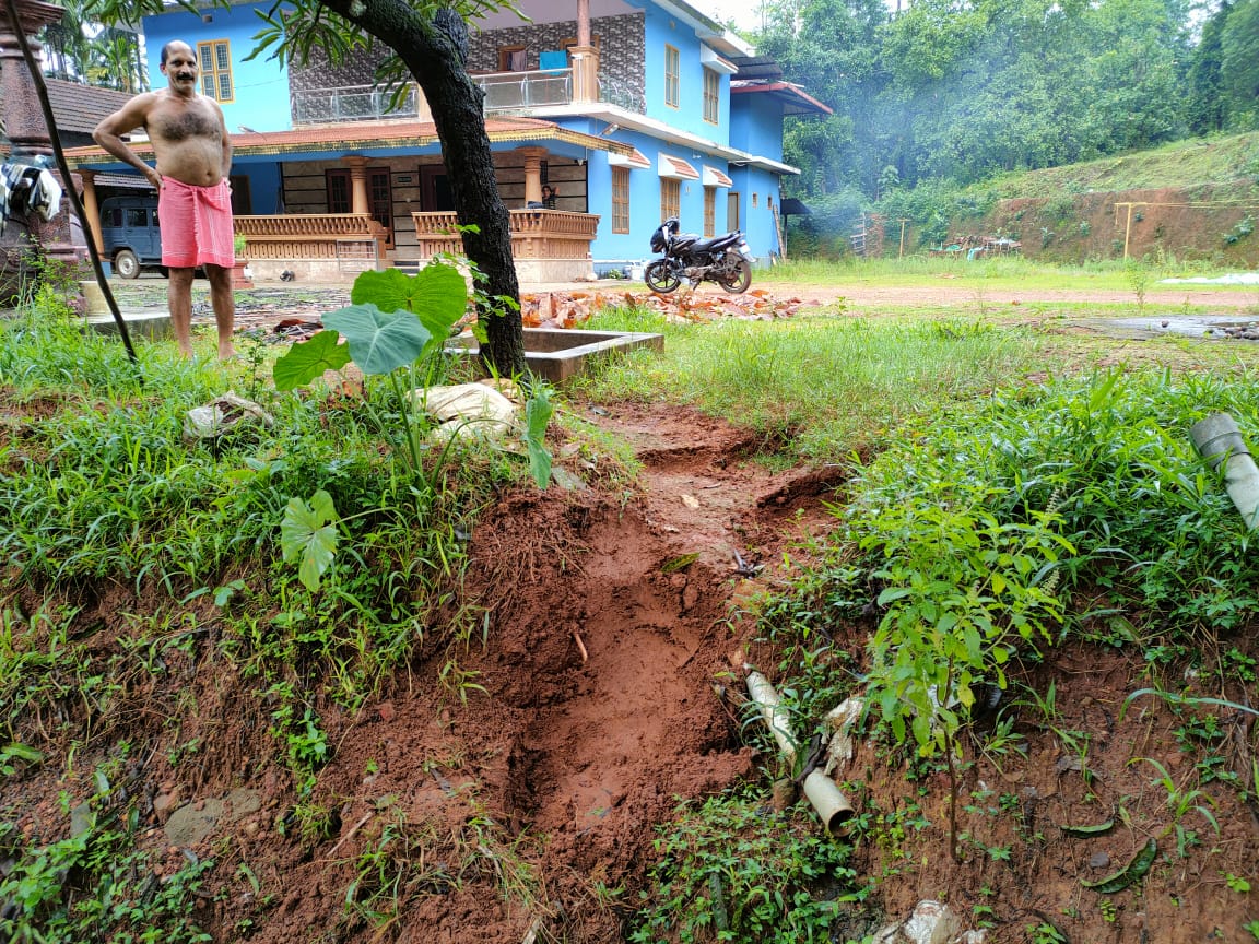 ಒಂಟಿ ಸಲಗದ ಸವಾರಿ ಮನೆಯಂಗಳಕ್ಕೆ