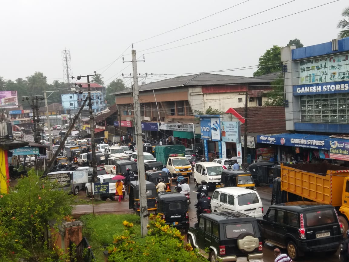 ಪೆಟ್ರೋಲ್ ಬೆಲೆ ಲೀಟರಿಗೆ ರೂಪಾಯಿ 100/- ದಾಟಿದರೇನು…. ಬಂಗುಡೆ ಮೀನಿಗೆ ಕಿಲೋಗೆ 200/- ರೂಪಾಯಿ ಆಗಿಲ್ಲವಾ…..