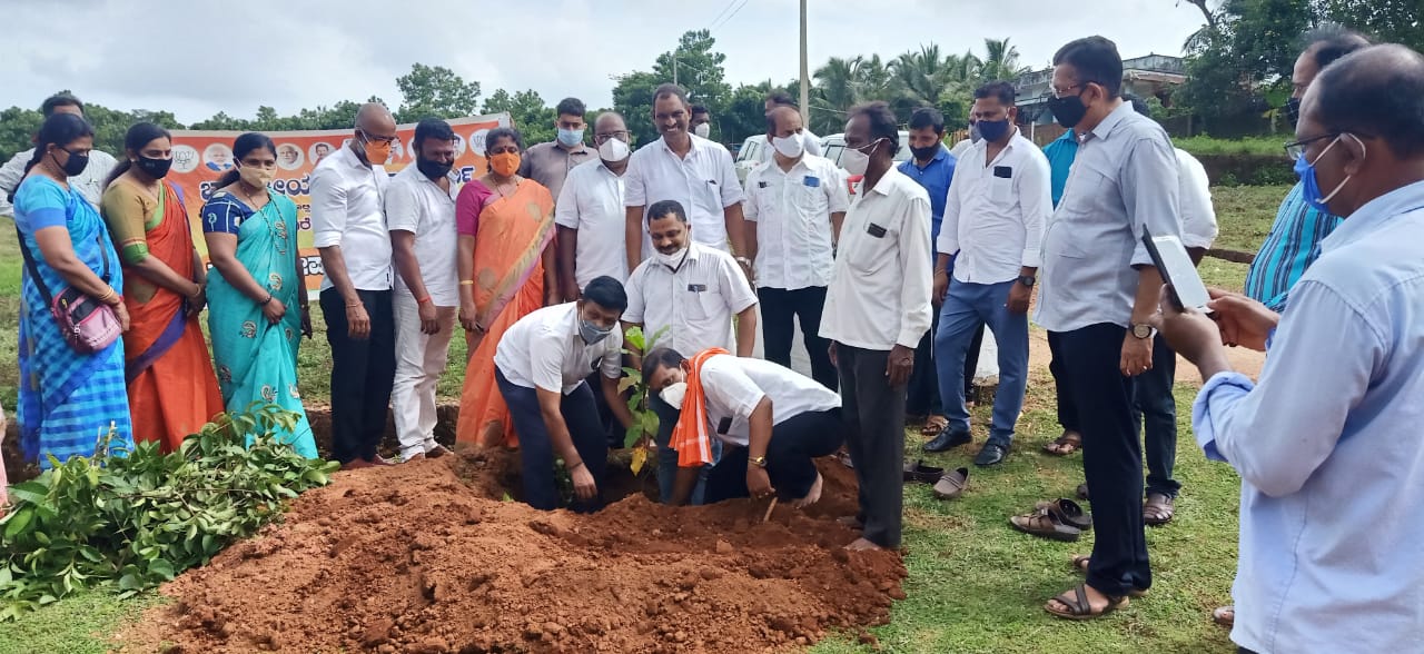 ಕೋಟೆಬಾಗಿಲಿನಲ್ಲಿ ವೃಕ್ಷಾರೋಪಣ ಕಾರ್ಯಕ್ರಮ