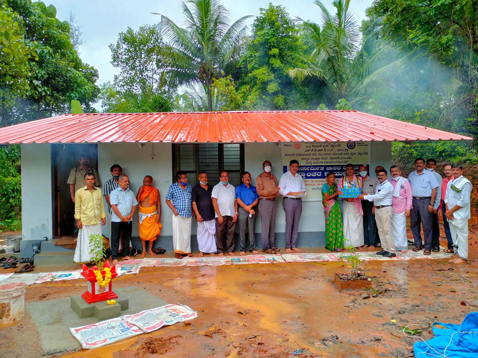 ರೋಟರಿ ನೇತೃತ್ವದಲ್ಲಿ ನಿರ್ಮಾಣವಾದ ಮನೆ ಹಸ್ತಾಂತರ.