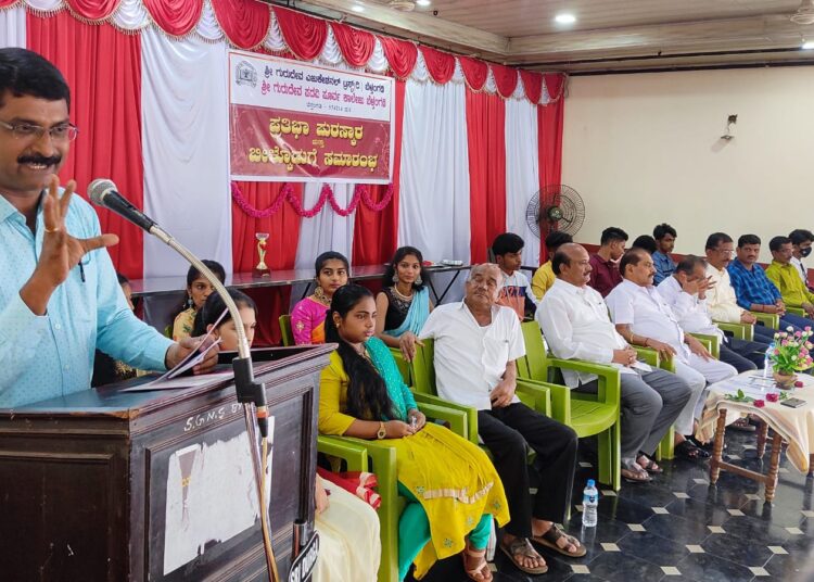 ‘ಮೌಲ್ಯಾಧಾರಿತ ಶಿಕ್ಷಣದೊಂದಿಗೆ ಸಮರ್ಥ ವ್ಯಕ್ತಿತ್ವ ರೂಪಿಸಿಕೊಳ್ಳಬೇಕು’