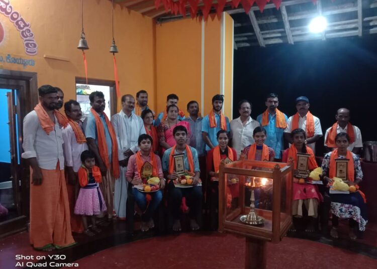 ಪ್ರತಿಭಾವಂತ ವಿದ್ಯಾರ್ಥಿಗಳಿಗೆ ಅಭಿನಂದನೆ