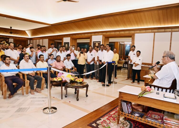 ಧರ್ಮಾಧಿಕಾರಿ ಡಾ. ಹೆಗ್ಗಡೆಯವರಿಗೆ ಸರಕಾರಿ ನೌಕರರ ಅಭಿನಂದನೆ