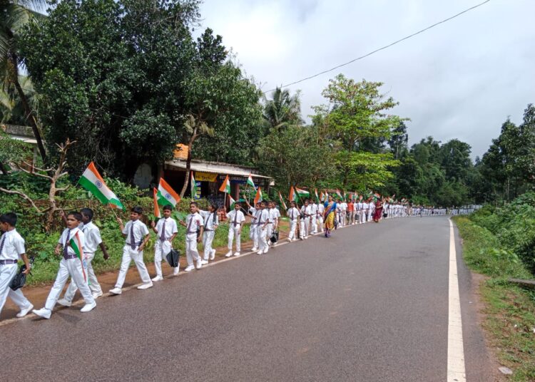 ಮುಂಡಾಜೆ ಮೊರಾರ್ಜಿ ದೇಸಾಯಿ ವಸತಿ ಶಾಲಾ ವಿದ್ಯಾರ್ಥಿಗಳಿಂದ ಸ್ವಾತಂತ್ರ್ಯದ ಅಮೃತ ಮಹೋತ್ಸವ ಜಾಥಾ