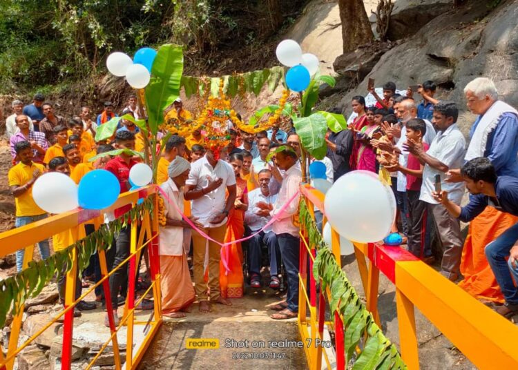 ಯುವ ತೇಜಸ್ಸು ಟ್ರಸ್ಟ್‌ನಿಂದ ಮಾದರಿ ಕಾರ್ಯದೇಣಿಗೆಯಿಂದ ನಿರ್ಮಿಸಿದ ಕಿರುಸೇತುವೆ ಲೋಕಾರ್ಪಣೆ