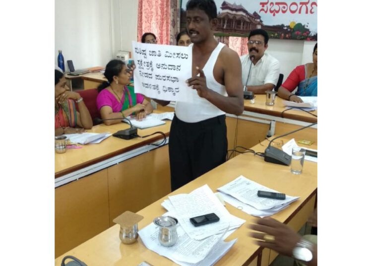 ಪರಿಶಿಷ್ಟ ಕೊರಗಪ್ಪರಿಂದ ವಿಶಿಷ್ಟ ಪ್ರತಿಭಟನೆ ಮತ್ತು ಮನವಿ