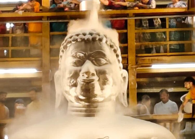 ವೇಣೂರಿನಲ್ಲಿ ಭಗವಾನ್ ಬಾಹುಬಲಿಸ್ವಾಮಿಗೆ  ಮಹಾಮಸ್ತಕಾಭಿಷೇಕ