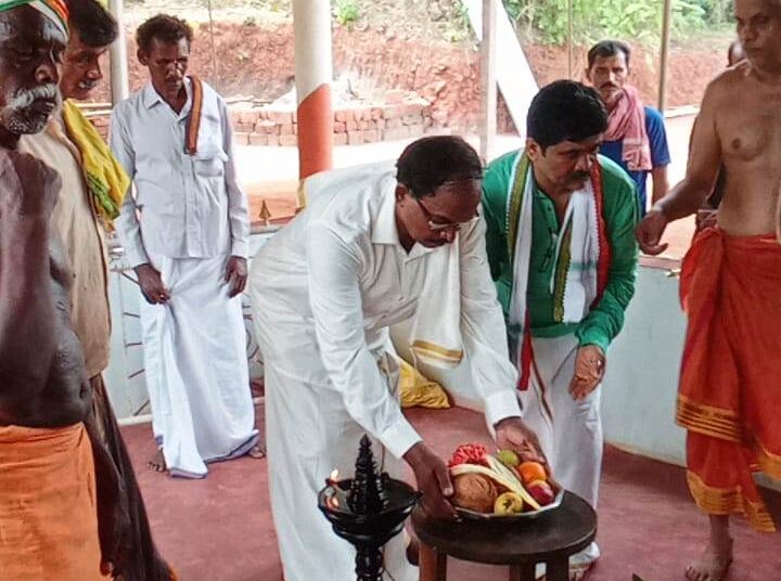 ದೈವಗಳ ಗಗ್ಗರ ಸೇವೆ