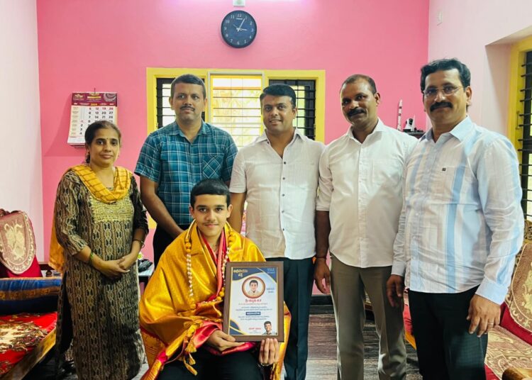 ಎಸ್‌ಎಸ್‌ಎಲ್‌ಸಿ  ರಾಜ್ಯಕ್ಕೆ ದ್ವಿತೀಯ ಸ್ಥಾನ ಪಡೆದ ಚಿನ್ಮಯ್‌ಗೆ  ಅಭಿನಂದನೆ.