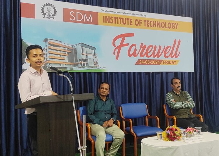 ಅಂತಿಮ ವರ್ಷದ ವಿದ್ಯಾರ್ಥಿಗಳಿಗೆ ಬೀಳ್ಕೊಡುಗೆ