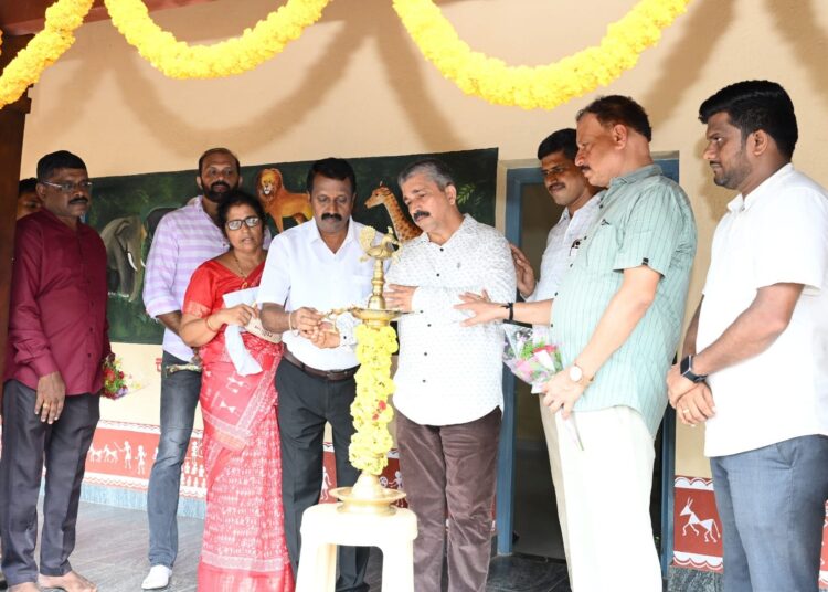 ನವೀಕೃತ ಶಾಲೆ ಹಸ್ತಾಂತರ