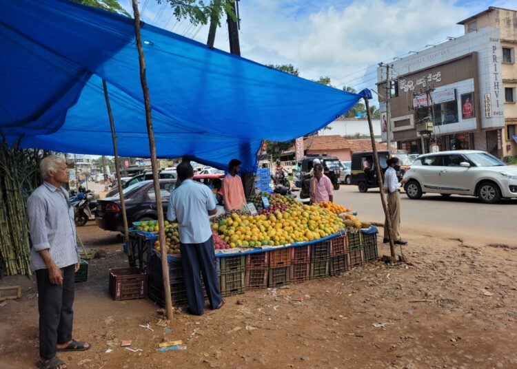 ಪಟ್ಟಣ ಪಂಚಾಯತ್ ಆಡಳಿತದಿಂದ ಒಂದು ಕಣ್ಣಿಗೆ ಬೆಣ್ಣೆ, ಒಂದು ಕಣ್ಣಿಗೆ ಸುಣ್ಣ!