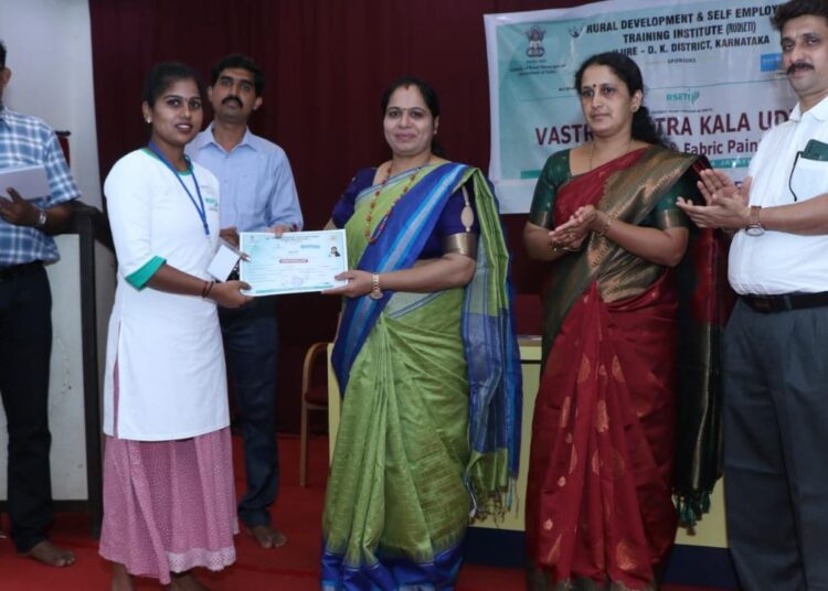 ‘ವಿದ್ಯೆಯ ಜೊತೆಗೆ ಸಂಸ್ಕಾರ ಬೇಕು’