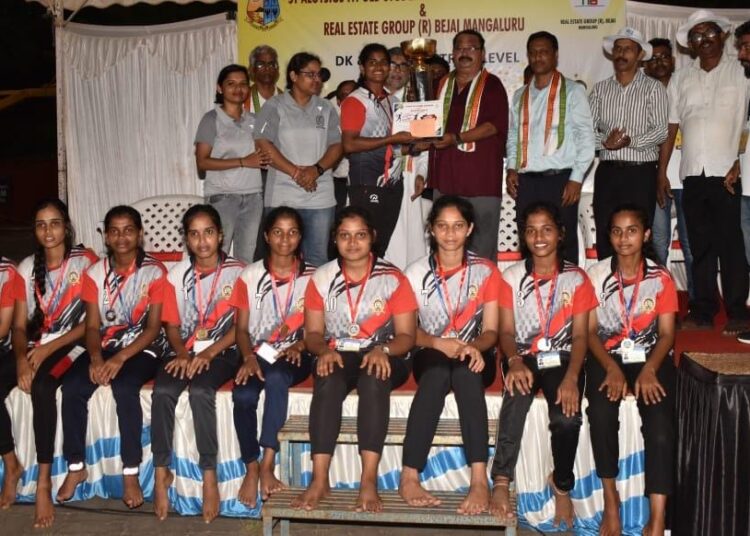 ಜಿಲ್ಲಾಮಟ್ಟದ ತ್ರೋಬಾಲ್ ಪಂದ್ಯಾಟದಲ್ಲಿ ಪ್ರಥಮ