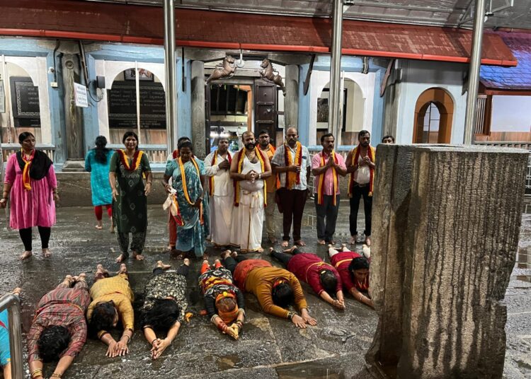 ಧರ್ಮಸ್ಥಳದ ಬಗ್ಯೆ ಅಪಪ್ರಚಾರ ತಡೆಗಾಗಿ ಭಕ್ತರಿಂದ ದೇವಸ್ಥಾನದಲ್ಲಿ ಉರುಳು ಸೇವೆ